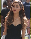 ariana-grande-nyc-lunch-with-mystery-guy-01.jpg